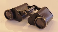 雙筒望遠鏡鏡側